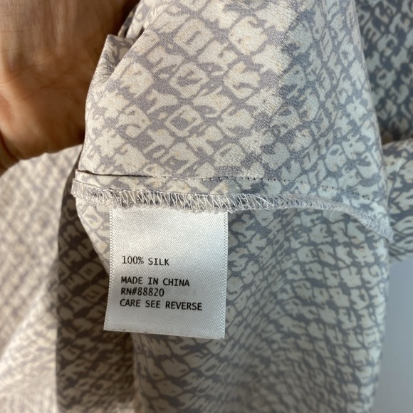 Cynthia Rowley 100% silk Gray Patterned Women's Top size small - Picture 9 of 10